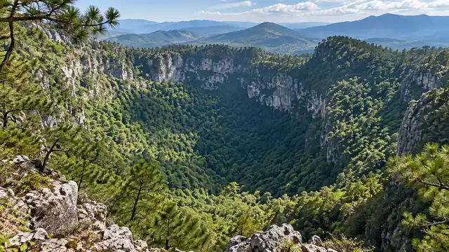 AI-generated illustrative image: Hoyo de Pelempito Mountain Viewpoint Tour